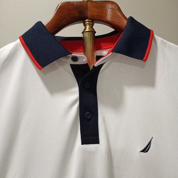 NAUTICA MENS WHITE POLO SHORT SLEEVE T-SHIRT WITH RED AND BLUE COLLAR XL - Picture 2 of 7